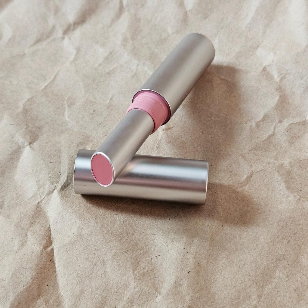 Arive Makeup Iconic Kiss Lipstick Атласная помада для губ в оттенке 06