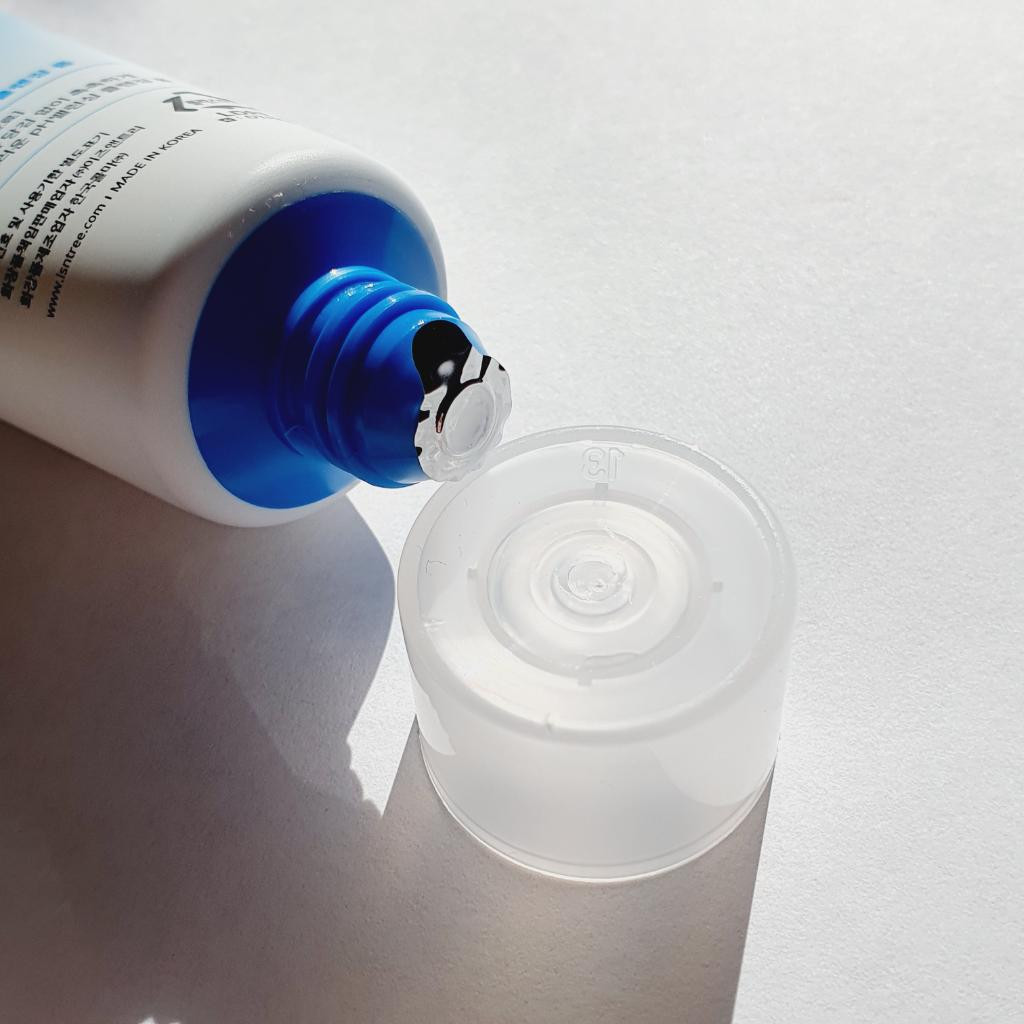 Isntree Hyaluronic Acid Low-pH Cleansing Foam Мягкая пенка для умывания с гиалуроновой кислотой.