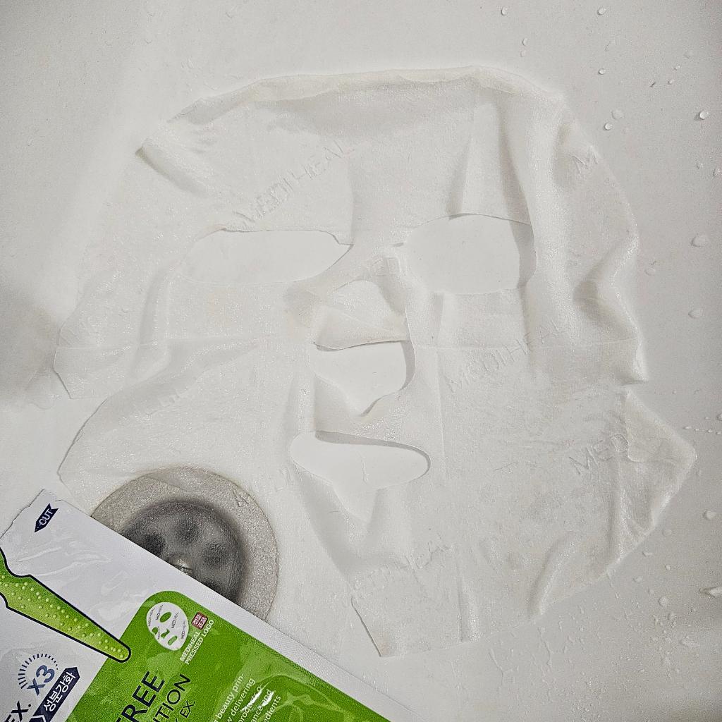 MediHeal Teatree Care Solution Essential Mask Тканевая маска для лица с маслом чайного дерева