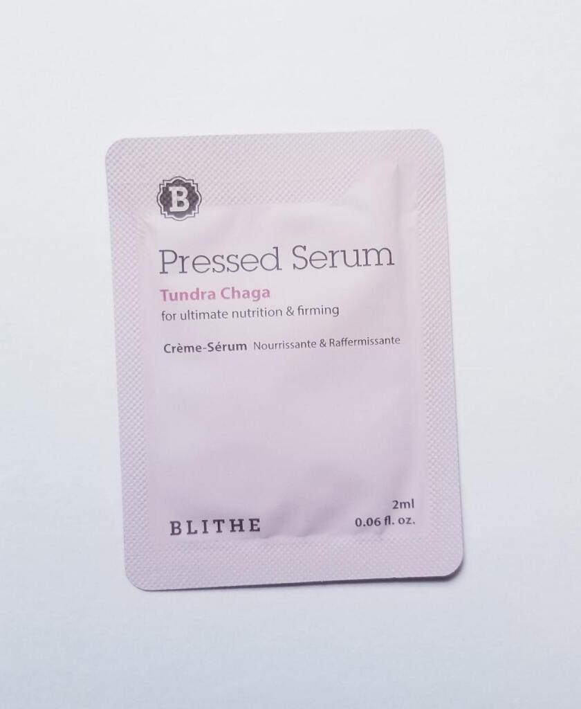 Blithe Pressed Serum Tundra Chaga Спрессованый крем-серум с экстрактом гриба чага для упругости кожи.