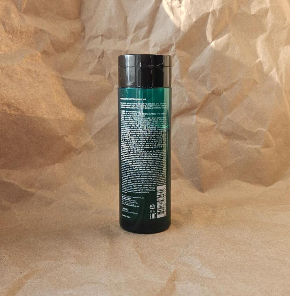 Lador Herbalism Shampoo Слабокислотный травяной шампунь с аминокислотами