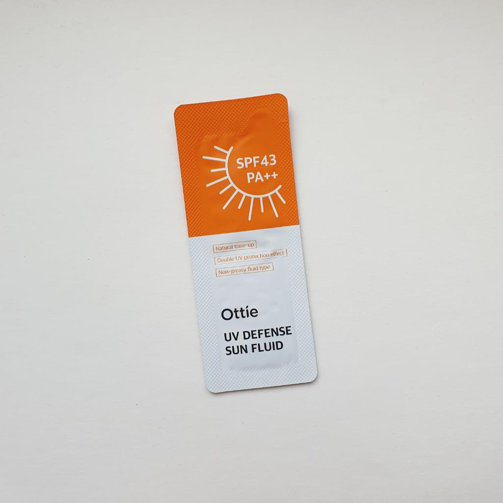 Ottie UV Defense Sun Fluid SPF43/PA++ Водостойкий солнцезащитный флюид для лица и тела.