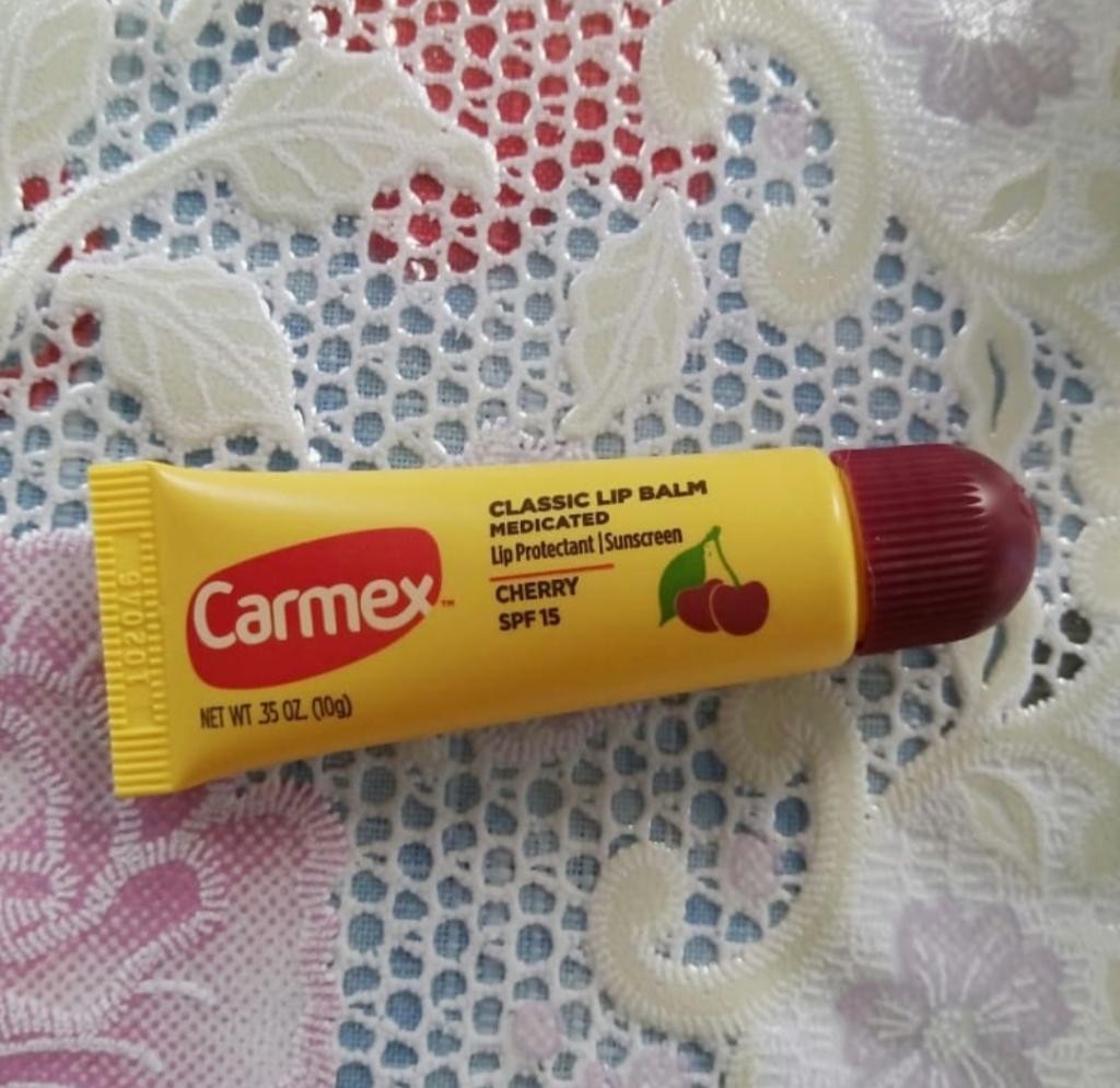 Carmex Classic Lip Balm Medicated Cherry Лечебный бальзам для губ