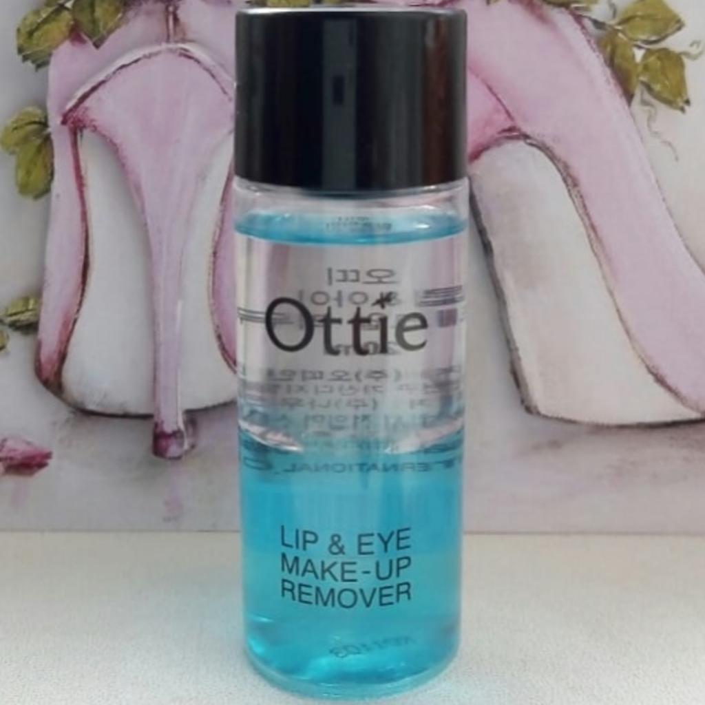 Ottie lip & Eye Make-Up remover Двухфазное средство для удаления стойкой косметики.