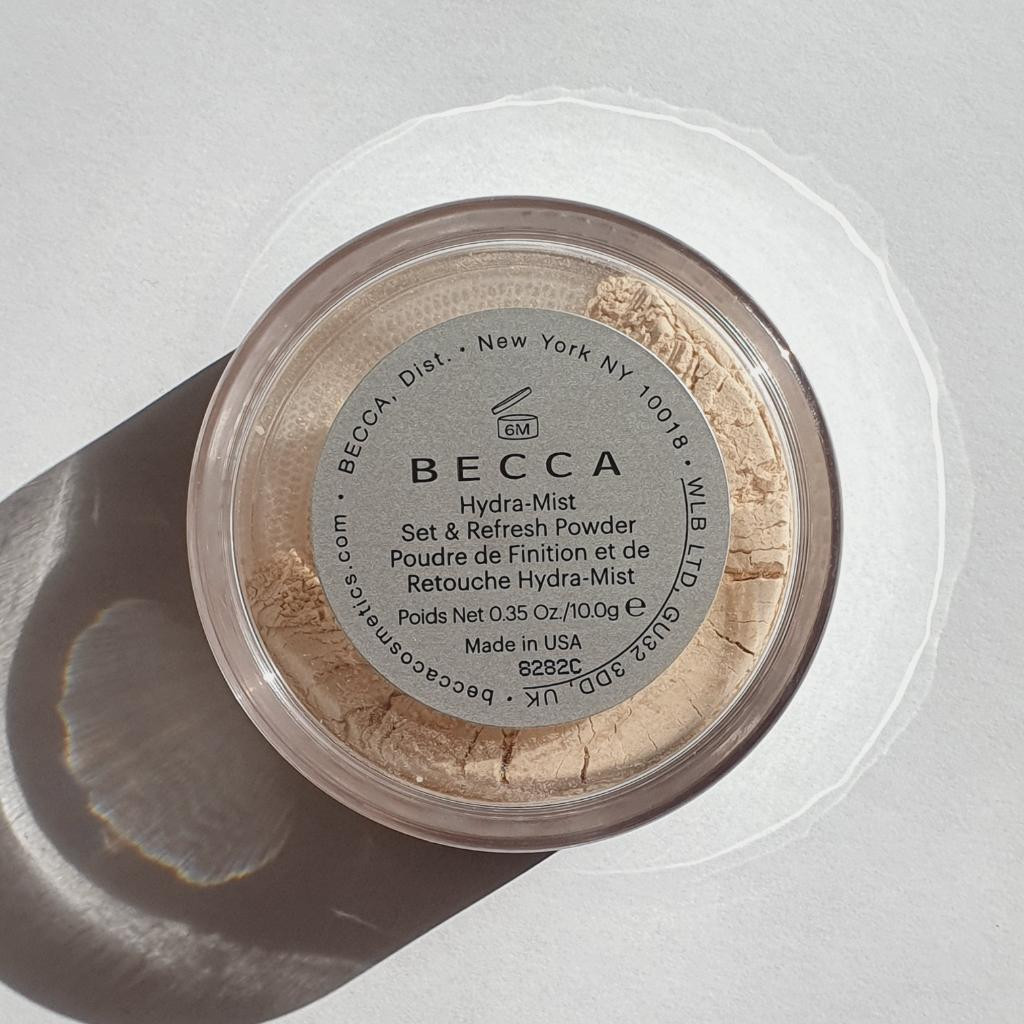 Becca Hydra-Mist Set & Refresh Powder Фиксирующая увлажняющая рассыпчатая пудра с эффектом освежающего миста.