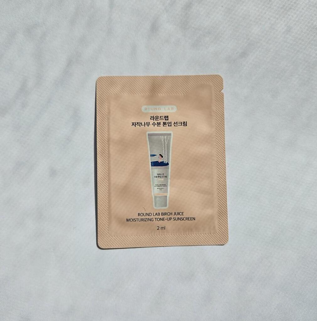 Round Lab Birch Juice Moisturizing Tone-Up Sunscreen SPF50+ PA++++ Тонирующий солнцезащитный крем