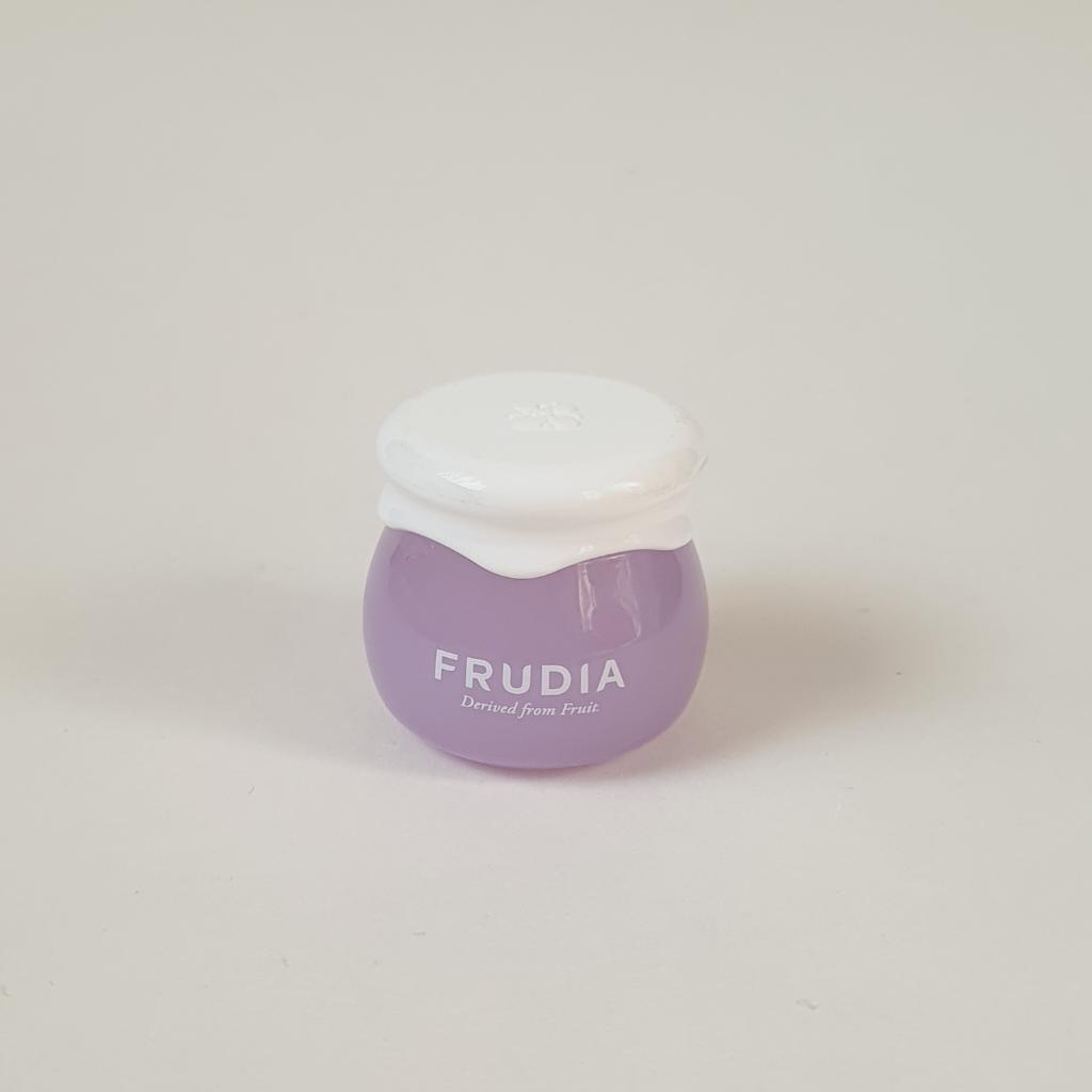 Frudia Blueberry Hydrating Cream Увлажняющий крем для лица с соком черники