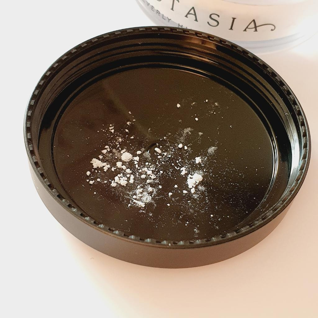 Anastasia Beverly Hills Loose Setting Powder Translucent Мелкодисперсная рассыпчатая и матирующая пудра для лица.