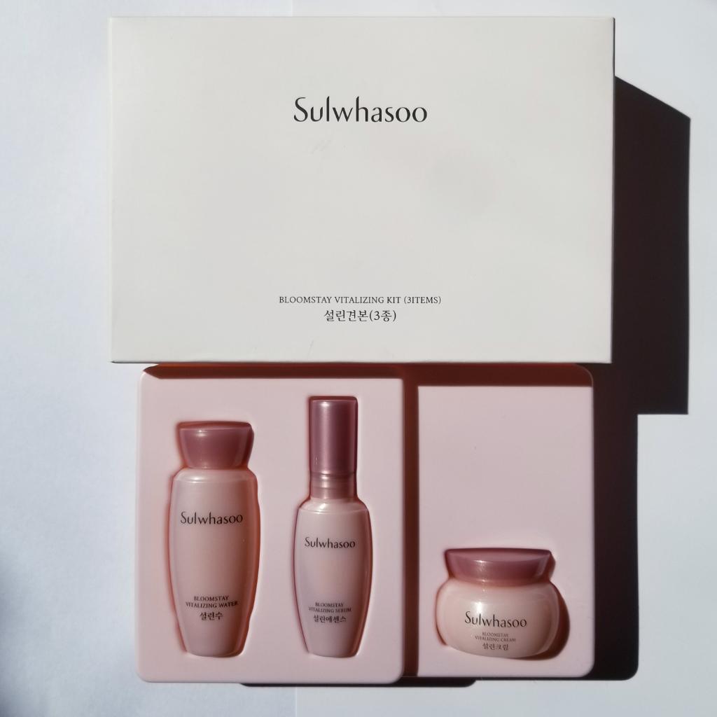Sulwhasoo Bloomstay Vitalizing Kit Ферментированный набор антивозрастных средств с антиоксидантами.